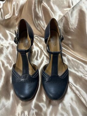 MAT:20 Italian Navy Blue Leather T-Strap Heels Size 39 - US site 8